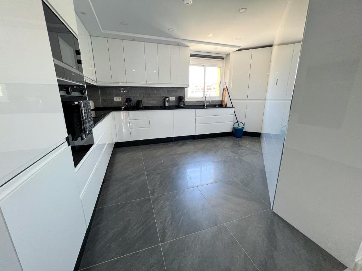 Luxury Three Bedroom Apartment At Estepona Eksteriør billede