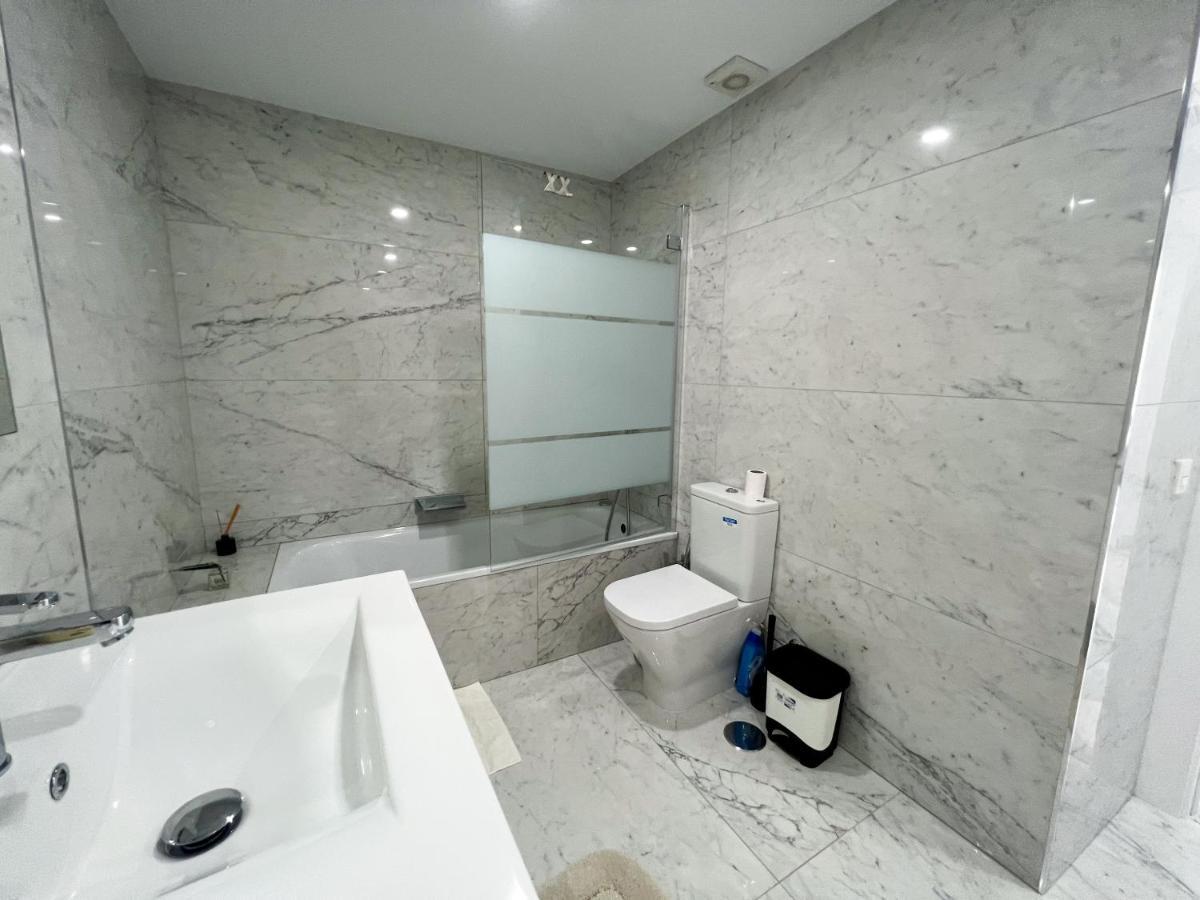 Luxury Three Bedroom Apartment At Estepona Eksteriør billede