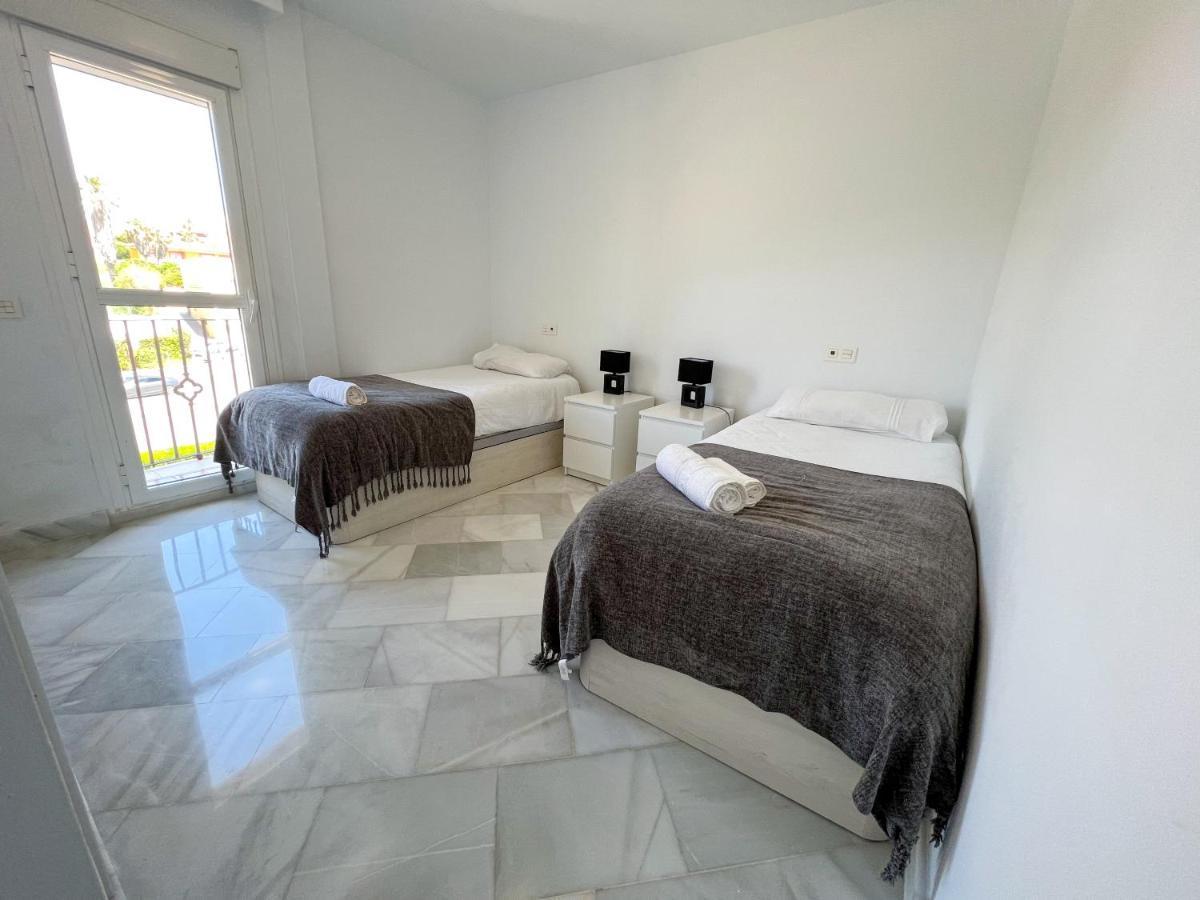 Luxury Three Bedroom Apartment At Estepona Eksteriør billede