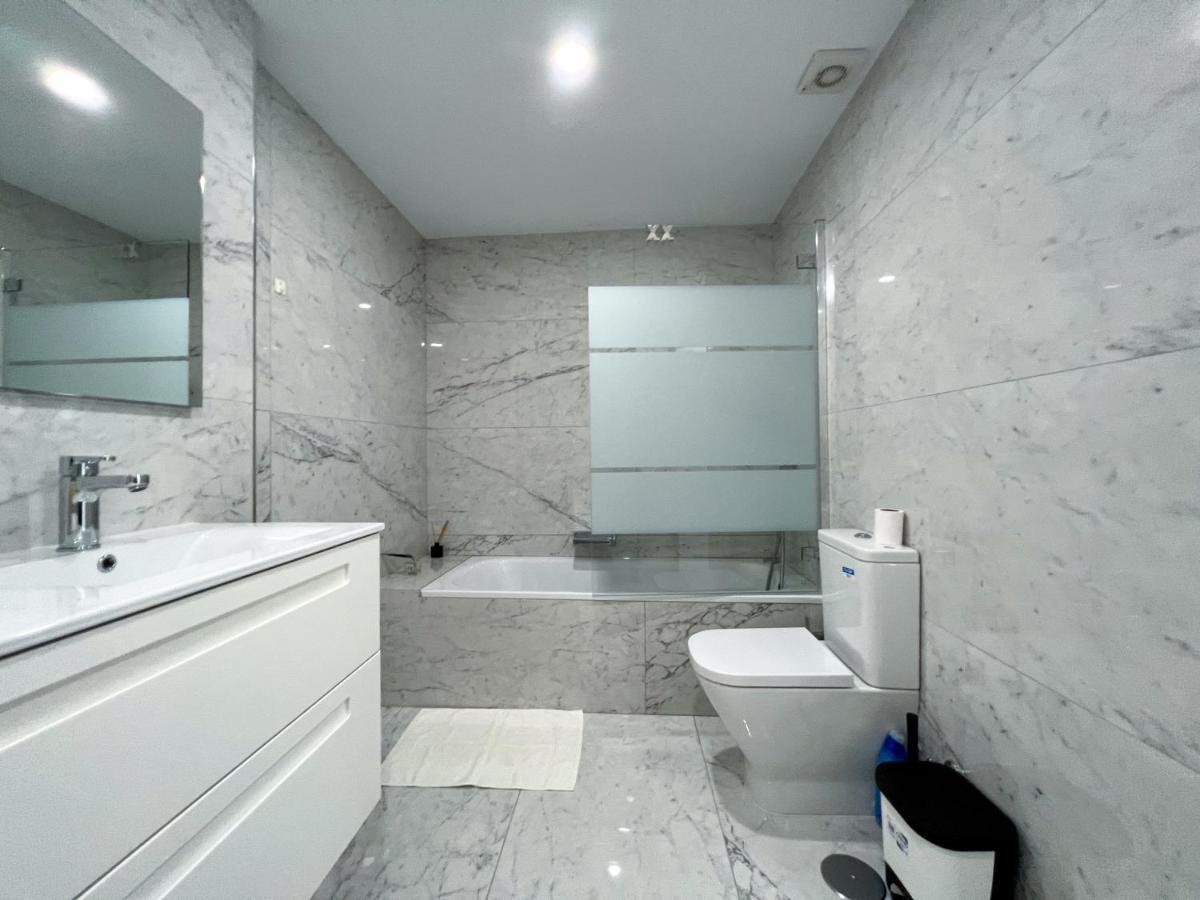 Luxury Three Bedroom Apartment At Estepona Eksteriør billede