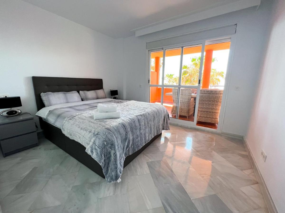Luxury Three Bedroom Apartment At Estepona Eksteriør billede